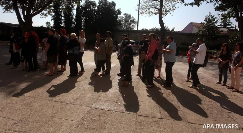 Foreign tourists during a tour in the Tourism places, in Turkey on Oct. 08, 2012. Photo by Ashraf Amra