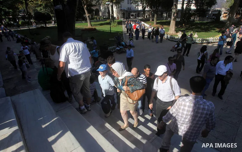 Foreign tourists during a tour in the Tourism places, in Turkey on Oct. 08, 2012. Photo by Ashraf Amra