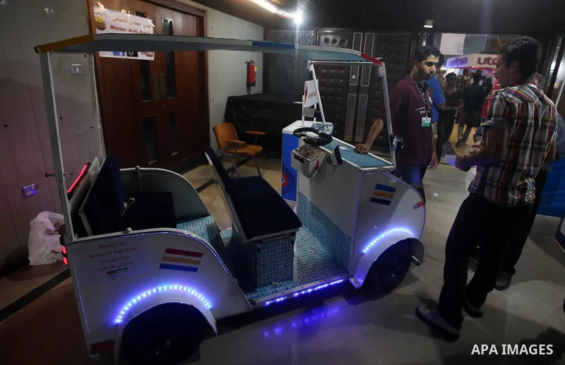 Palestinians participate in an Palestine's Technology Week "Expotech" in Gaza city on Oct. 09, 2012. Photo by Majdi Fathi