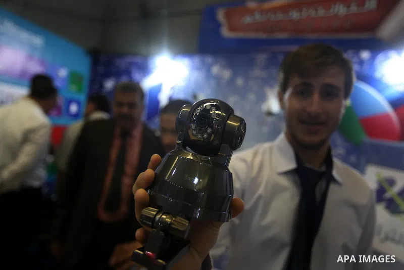 Palestinians participate in an Palestine's Technology Week "Expotech" in Gaza city on Oct. 09, 2012. Photo by Majdi Fathi