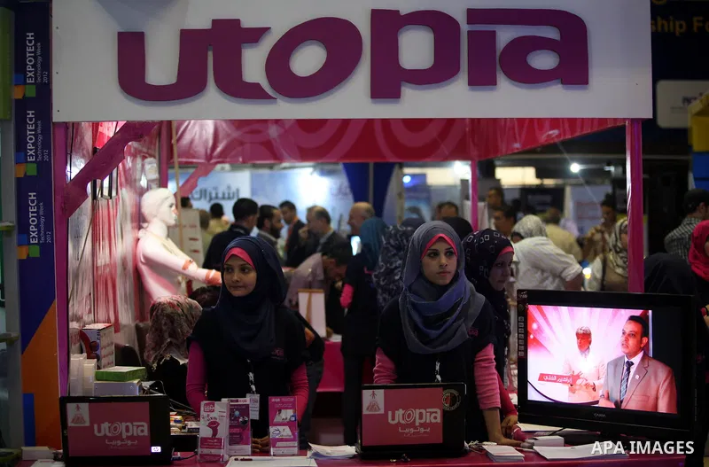 Palestinians participate in an Palestine's Technology Week "Expotech" in Gaza city on Oct. 09, 2012. Photo by Majdi Fathi