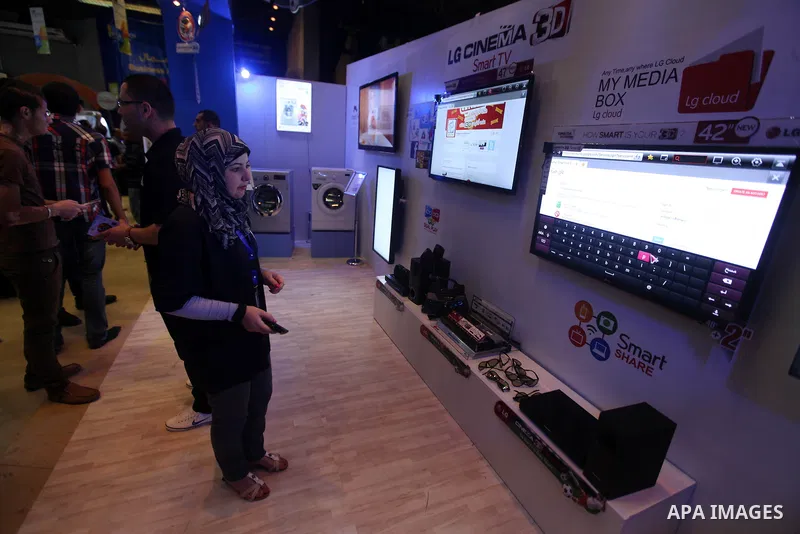 Palestinians participate in an Palestine's Technology Week "Expotech" in Gaza city on Oct. 09, 2012. Photo by Majdi Fathi