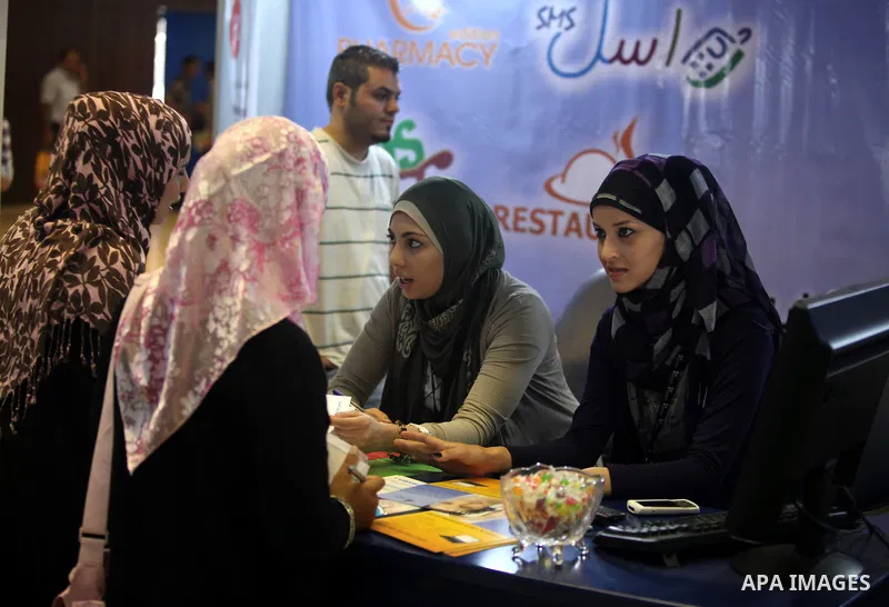 Palestinians participate in an Palestine's Technology Week "Expotech" in Gaza city on Oct. 09, 2012. Photo by Majdi Fathi