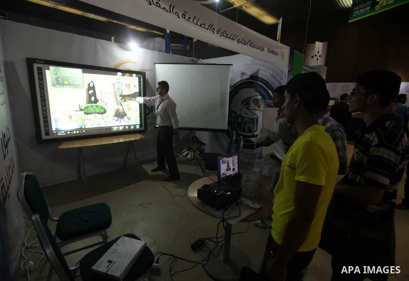 Palestinians participate in an Palestine's Technology Week "Expotech" in Gaza city on Oct. 09, 2012. Photo by Majdi Fathi