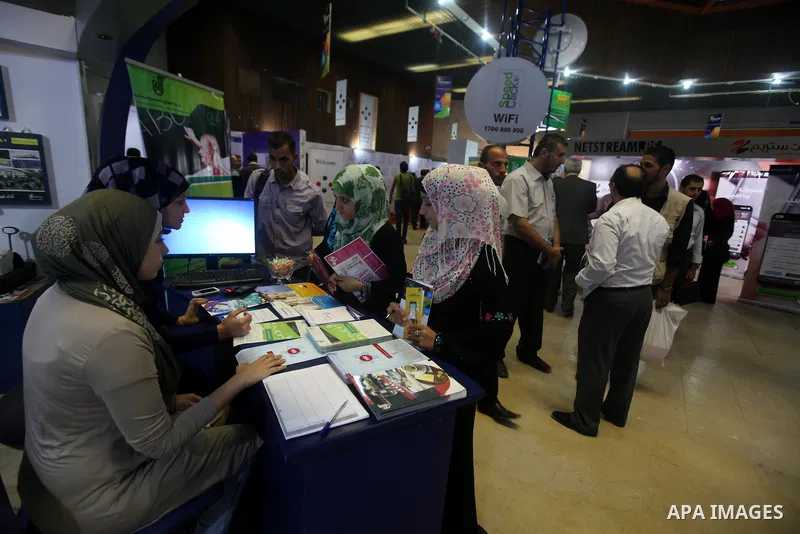 Palestinians participate in an Palestine's Technology Week "Expotech" in Gaza city on Oct. 09, 2012. Photo by Majdi Fathi