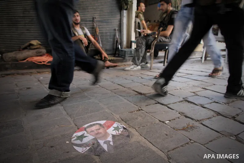 Free Syrian Army take position during clashes with regime forces in Aleppo in northern Syria on September 03, 2012. Photo by Ahmed Deeb