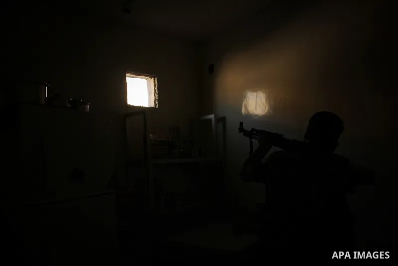 Free Syrian Army take position during heavy clashes with Syrian government forces , in the Old Town of Aleppo, September 07, 2012, to retake control of the large Hanano army base in Aleppo. Photo by Ahmed Deeb