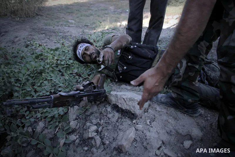 Free Syrian Army take position during heavy clashes with Syrian government forces , in the Old Town of Aleppo, September 07, 2012, to retake control of the large Hanano army base in Aleppo. Photo by Ahmed Deeb