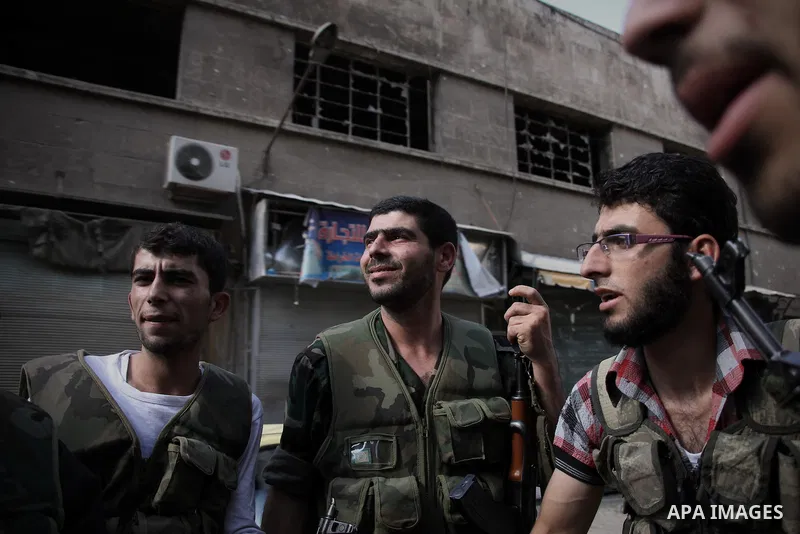 Free Syrian army survey the situation in Aleppo, Syria, September 12, 2012. Syrian FSA have vowed to retake control of the large Hanano army base in Aleppo, a few days after loosing control of it to Syrian government for...