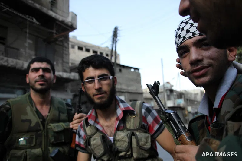 Free Syrian army survey the situation in Aleppo, Syria, September 12, 2012. Syrian FSA have vowed to retake control of the large Hanano army base in Aleppo, a few days after loosing control of it to Syrian government for...