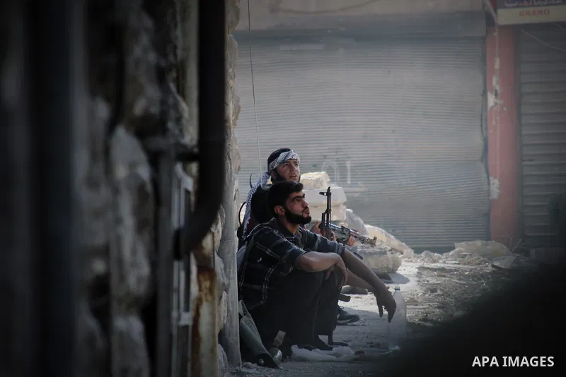 Free Syrian army survey the situation in Aleppo, Syria, September 12, 2012. Syrian FSA have vowed to retake control of the large Hanano army base in Aleppo, a few days after loosing control of it to Syrian government for...