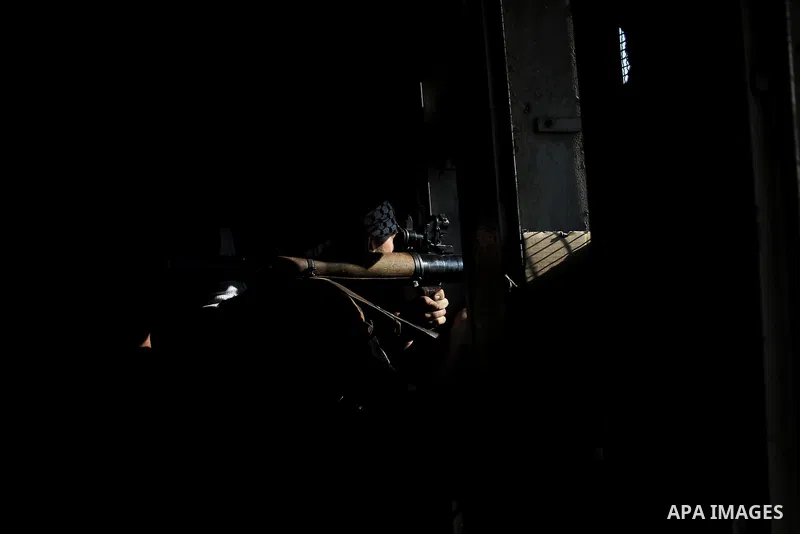 Free Syrian army survey the situation in Aleppo, Syria, September 12, 2012. Syrian FSA have vowed to retake control of the large Hanano army base in Aleppo, a few days after loosing control of it to Syrian government for...