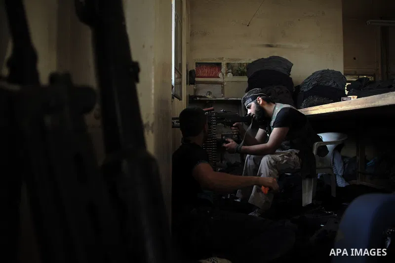 Free Syrian army survey the situation in Aleppo, Syria, September 12, 2012. Syrian FSA have vowed to retake control of the large Hanano army base in Aleppo, a few days after loosing control of it to Syrian government for...