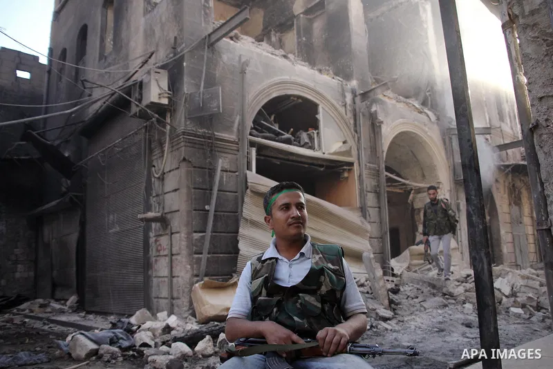 Free Syrian Army take position during clashes with regime forces near the old city market in Aleppo in northern Syria on September 20, 2012. Photo by Ahmed Deeb