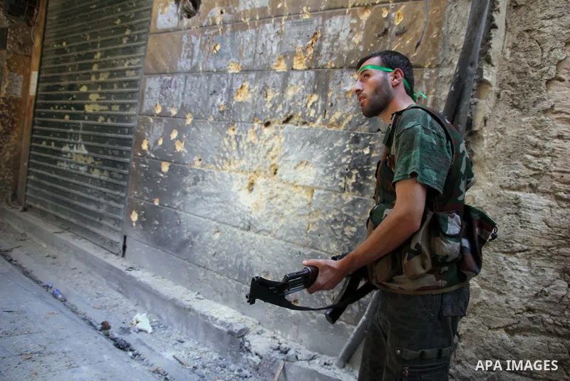 Free Syrian Army take position during clashes with regime forces near the old city market in Aleppo in northern Syria on September 20, 2012. Photo by Ahmed Deeb