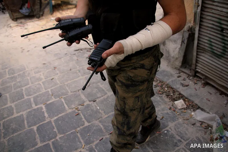 Free Syrian Army take position during clashes with regime forces in Bab al-Hadeed neighborhood in Aleppo in northern Syria on September 21, 2012. Photo by Ahmed Deeb