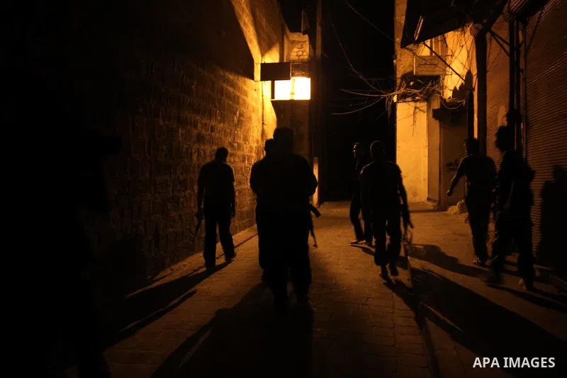 Free Syrian Army take position during clashes with regime forces inal-Hazazeh neighborhood in Aleppo in northern Syria on September 22, 2012. Photo by Ahmed Deeb