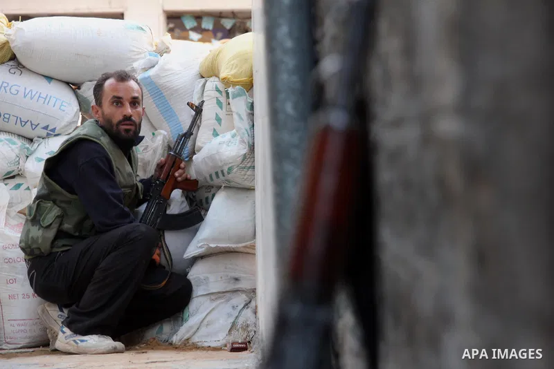 Free Syrian Army take position during clashes with regime forces in Bab al-Hadeed neighborhood in Aleppo in northern Syria on September 21, 2012. Photo by Ahmed Deeb