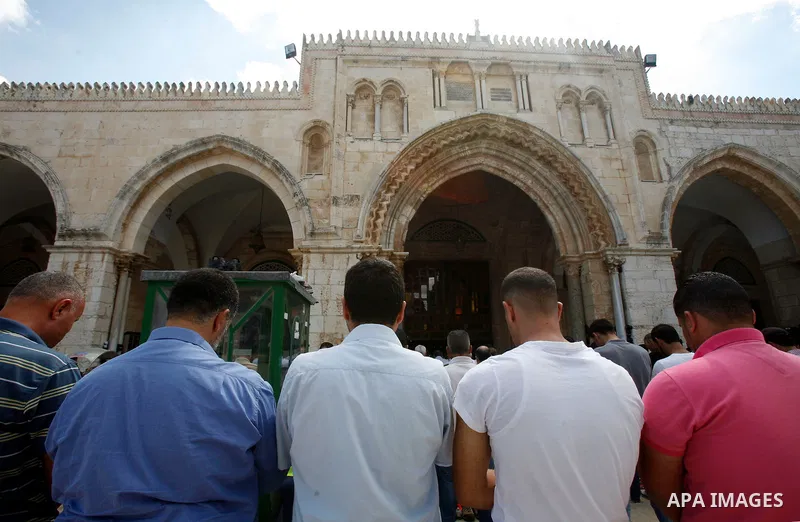Palestinian worshipers attend the friday prayers in front of the Dome of the Rock at al-Aqsa mosque compound, Islam's third holiest site in Jerusalem's old city on Oct. 12, 2012. Photo by Mahfouz Abu Turk