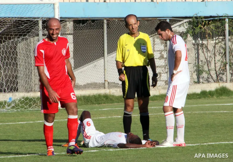 Palestinian soccer team of Gaza and the team of Palestine al-Ahli, play during the 5th round in the premier league in Gaza city on Oct. 12, 2012. Photo by Alaa Shamaly