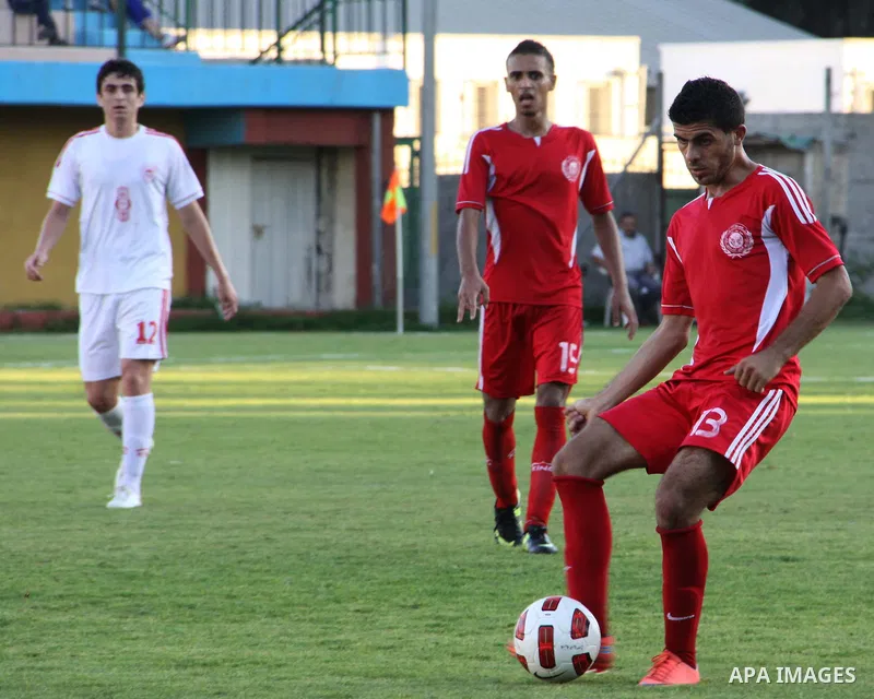 Palestinian soccer team of Gaza and the team of Palestine al-Ahli, play during the 5th round in the premier league in Gaza city on Oct. 12, 2012. Photo by Alaa Shamaly