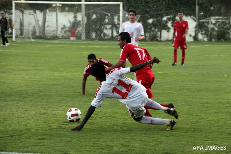 Palestinian soccer team of Gaza and the team of Palestine al-Ahli, play during the 5th round in the premier league in Gaza city on Oct. 12, 2012. Photo by Alaa Shamaly