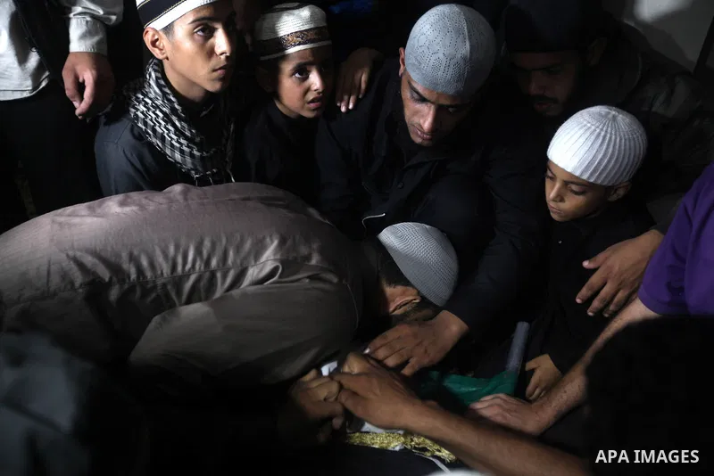 Palestinians pay their final respect to the Salafist leader Hisham al-Saedini during his funeral procession at Al-Bureij refugee camp in the central Gaza Strip, on October 14, 2012. Saedini, a top Salafist leader whose I...