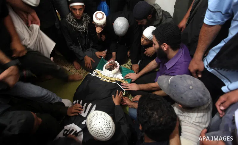 Palestinians pay their final respect to the Salafist leader Hisham al-Saedini during his funeral procession at Al-Bureij refugee camp in the central Gaza Strip, on October 14, 2012. Saedini, a top Salafist leader whose I...