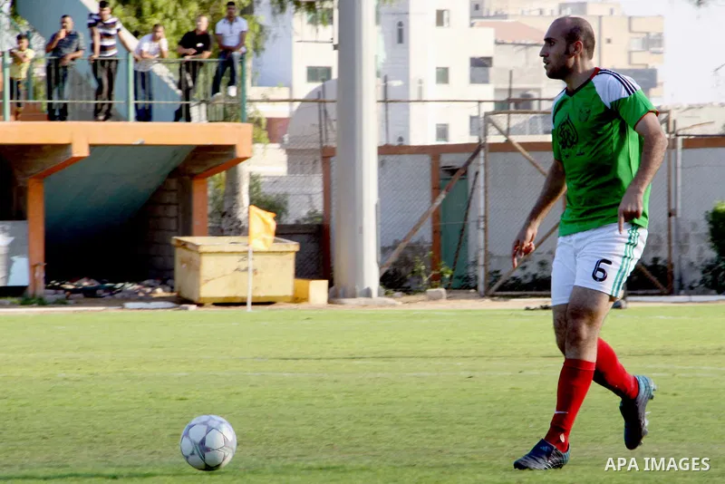 Palestinian soccer team of Shijaia and the team of Mashtal, play during the 5th round in the premier league in Gaza city on Oct. 14, 2012. Photo by Alaa Shamaly