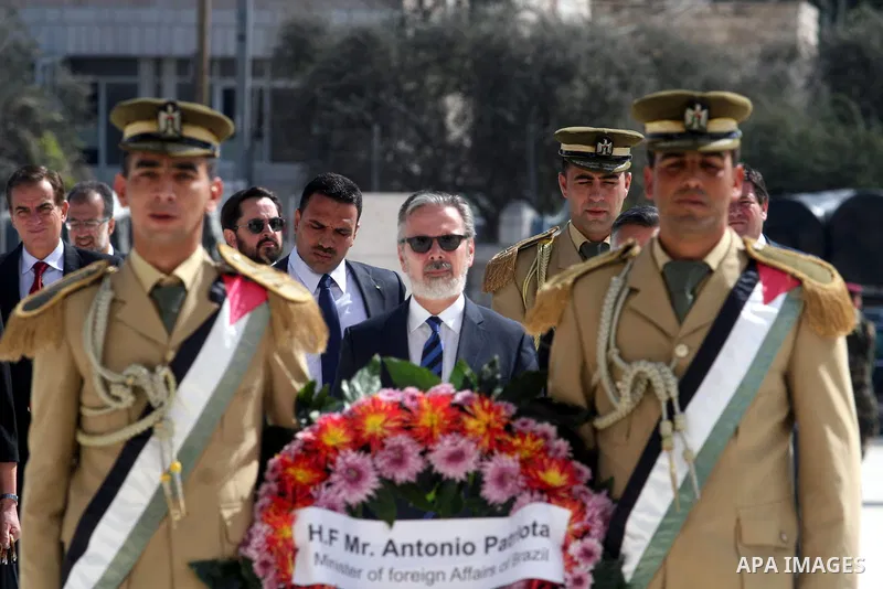 Brazilian foreign Minister Antonio Patriota lays a wreath to the tomb of former Palestinian President and PLO-leader Yassir Arafat during a visit to the West Bank city of Ramallah, October 15, 2012. Photo by Issam Rimawi