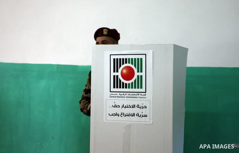 A member of Palestinian security forces casts his vote at a polling station in the West bank town of Ramallah, 18 October 2012. The polling stations will be open from seven AM to seven PM for about 13,000 members of the...