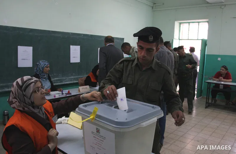 A member of Palestinian security forces casts his vote at a polling station in the West bank town of Ramallah, 18 October 2012. The polling stations will be open from seven AM to seven PM for about 13,000 members of the...