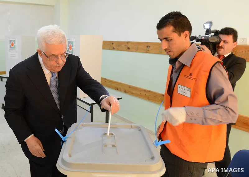 Palestinian President Mahmoud Abbas casts his vote for municipal elections at a polling station in Al-Bireh, next to the West Bank city of Ramallah, October 20, 2012. Photo by Thaer Ganaim