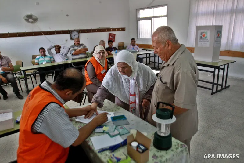 A Palestinian woman casts his vote for the municipal elections at a polling station in the West Bank village of of Deir al-Ghusun north of Tulkarm, on October 20, 2012. Palestinians in the West Bank voted in local electi...