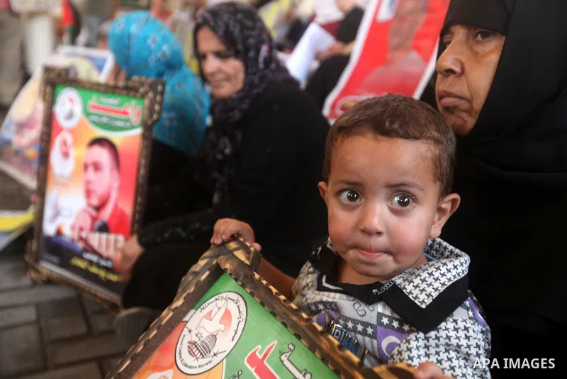 Palestinian children hold pictures of their relatives prisoners held in Israeli jails during a protest calling for their release in front of the red cross office in Gaza city October 22, 2012. Photo by Majdi Fathi