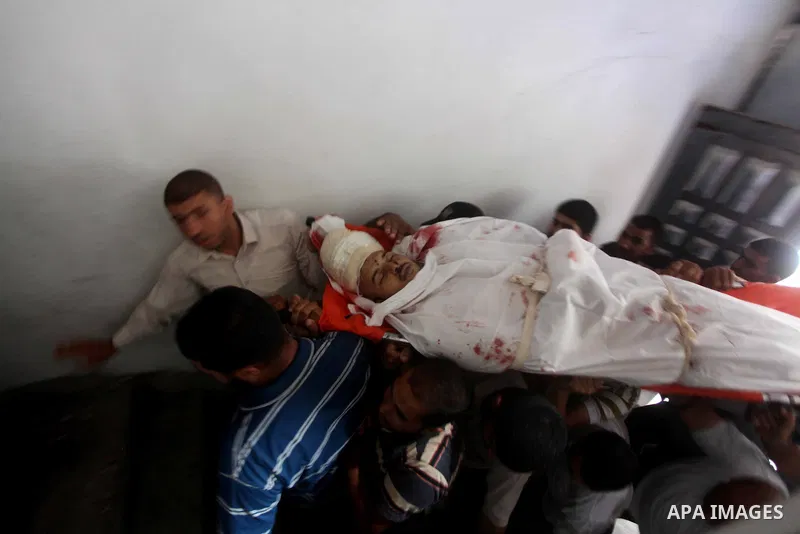 Palestinians carry the body of militant Abed Rahman Abu Jalalah during his funeral in Beit Lahia, in the northern Gaza Strip, on October 22, 2012. An Israeli air strikes killed two Gaza militants as they clashed with tro...
