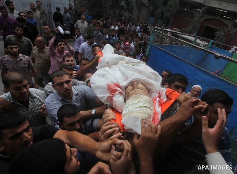 Palestinians carry the body of militant Abed Rahman Abu Jalalah during his funeral in Beit Lahia, in the northern Gaza Strip, on October 22, 2012. An Israeli air strikes killed two Gaza militants as they clashed with tro...