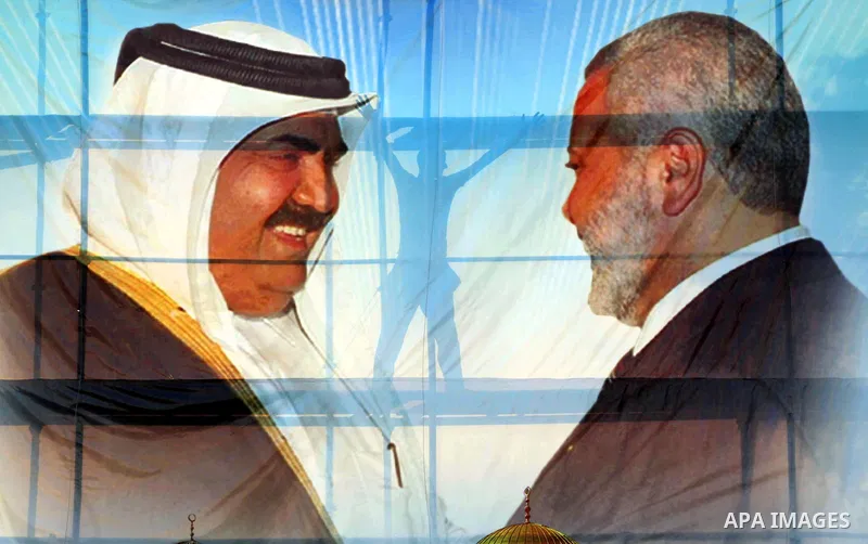 Palestinians attach posters of Hamas prime minister Ismail Haniya and Qatar's Emir Sheikh Hamad bin Khalifa al-Thani in Gaza city on October 22, 2012. The Qatari emir will visit Gaza on October 23 in the first such visit...