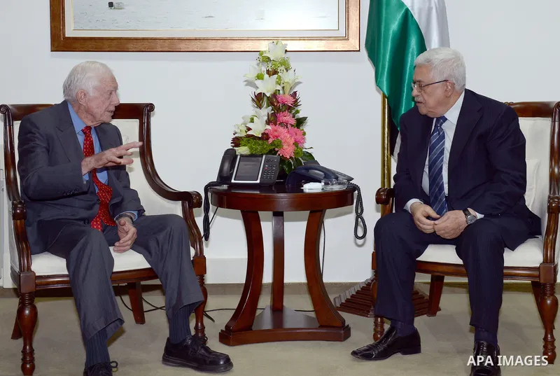 Palestinian President Mahmoud Abbas meets with the Former US President Jimmy Carter (L) in the West Bank town of Ramallah, 22 October 2012. Carter along with other member of the group of 'Elders' was meeting with the Pal...