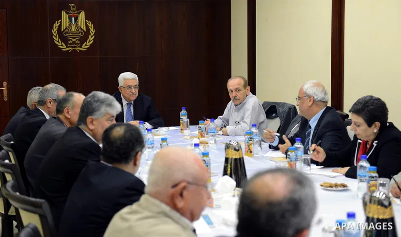 Palestinian President Mahmoud Abbas meets with the Executive Committee of the PLO, in the West Bank town of Ramallah, 22 October 2012. Photo by Thaer Ganaim