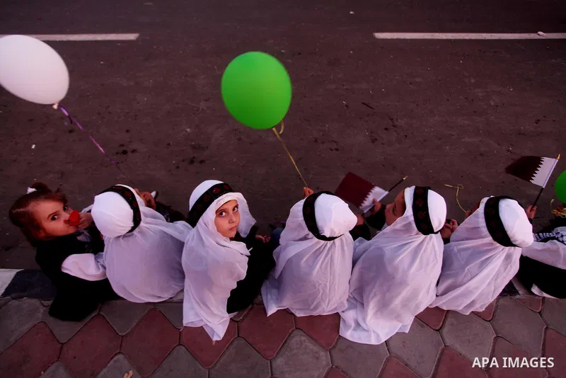 Palestinian children hold balloons in the colour of the national flag waits for the arrival of Emir of Qatar Sheik Hamad bin Khalifa al-Thani in Gaza City on October 23, 2012. Qatar's emir was warmly welcomed on a landma...