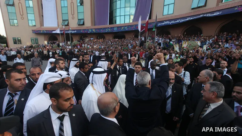 Qatari Emir Sheikh Hamad bin Khalifa al-Thani, Palestinian prime minister in Gaza strip, Ismail Haniyah and Qatar's First Lady Sheikha Mozah bint Nasser al-Missned attend a celebration at the Islamic University in Gaza c...