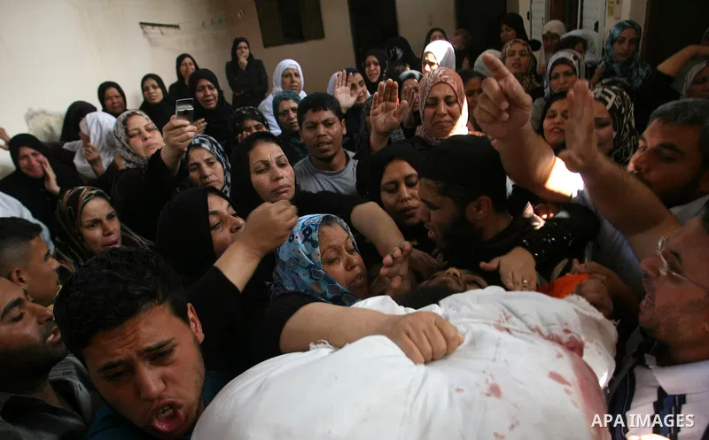 Palestinian mourners carry the body of militant Mohamed al-Shikh during his funeral in Rafah, southern Gaza Strip, on October 24, 2012. Palestinians fired more than 40 rockets from the Gaza Strip into Israel injuring thr...