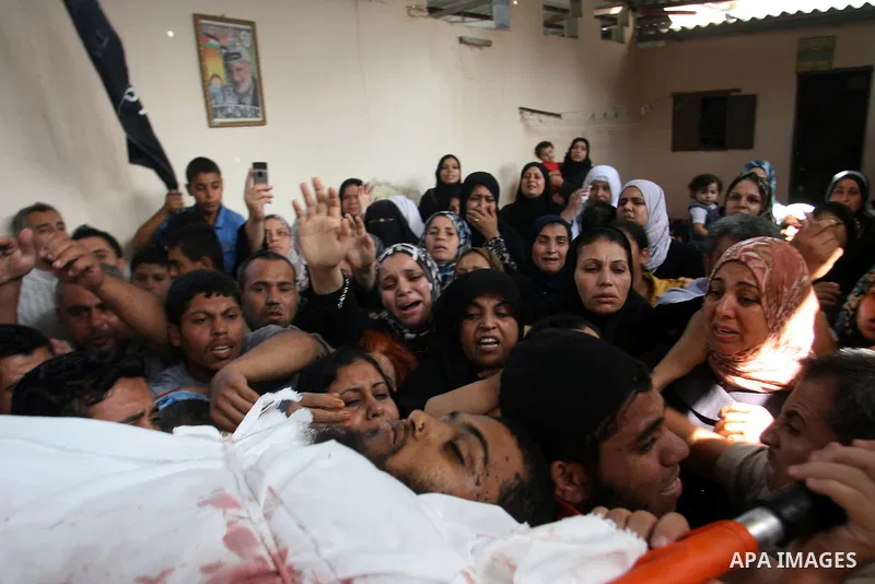 Palestinian mourners carry the body of militant Mohamed al-Shikh during his funeral in Rafah, southern Gaza Strip, on October 24, 2012. Palestinians fired more than 40 rockets from the Gaza Strip into Israel injuring thr...