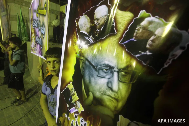Hamas supporters attend a rally against Palestinian President Mahmoud Abbas in Jabalya in the northern Gaza Strip November 3, 2012. Abbas made a rare if symbolic concession to Israel on Thursday, saying he had no permane...