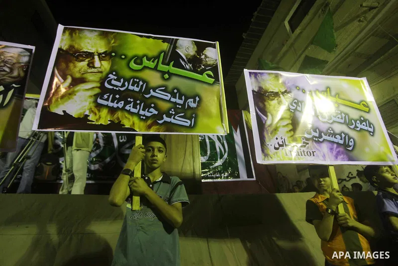 Hamas supporters attend a rally against Palestinian President Mahmoud Abbas in Jabalya in the northern Gaza Strip November 3, 2012. Abbas made a rare if symbolic concession to Israel on Thursday, saying he had no permane...