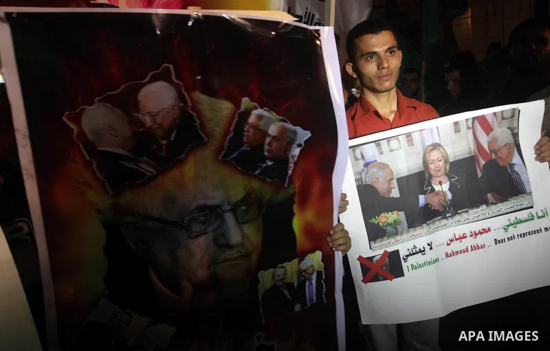 Hamas supporters attend a rally against Palestinian President Mahmoud Abbas in Gaza City November 3, 2012. Abbas made a rare if symbolic concession to Israel on Thursday, saying he had no permanent claim on the town from...