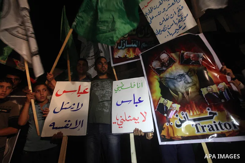 Hamas supporters attend a rally against Palestinian President Mahmoud Abbas in Gaza City November 3, 2012. Abbas made a rare if symbolic concession to Israel on Thursday, saying he had no permanent claim on the town from...