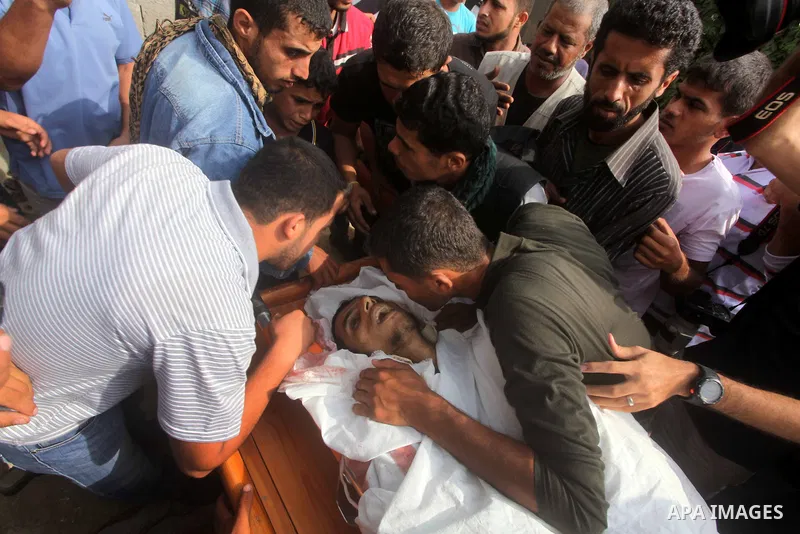 Palestinians carry the body of Ahmed al-Nabaheen during his funeral at the Bureij refugee camp in the central Gaza Strip November 5, 2012. Israeli soldiers have shot and killed al-Nabaheen, a Palestinian man, who approac...