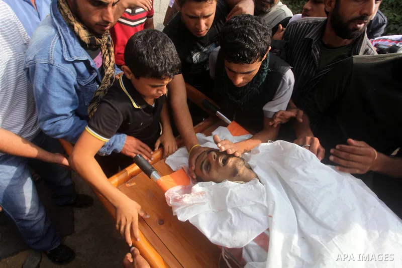 Palestinians carry the body of Ahmed al-Nabaheen during his funeral at the Bureij refugee camp in the central Gaza Strip November 5, 2012. Israeli soldiers have shot and killed al-Nabaheen, a Palestinian man, who approac...